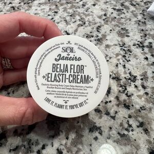 Sol de Janeiro BEIJA FLOR
*ELASTI-CREAM*